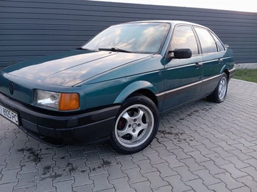 Авто Volkswagen Passat Sedan 1989 № 8698220
