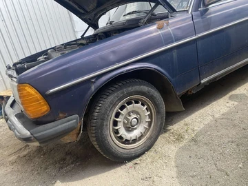 Авто Mercedes W123 1982 № 8699411