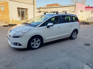 Авто Peugeot 5008 2012 № 8699589
