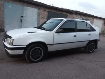Авто Opel Kadett 1985 № 8700202
