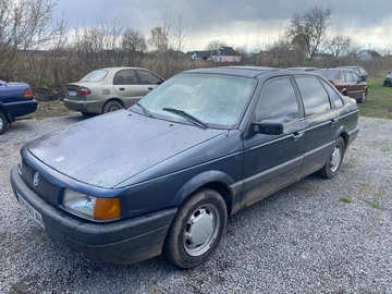Авто Volkswagen Passat Sedan 1990 № 8700221