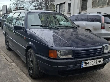 Авто Volkswagen Passat Variant 1989 № 8701143