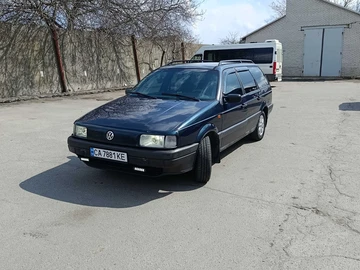 Авто Volkswagen Passat Variant 1992 № 8701462