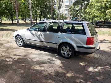 Авто Volkswagen Passat Variant 2000 № 8702801
