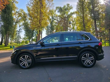 Авто Volkswagen Tiguan 2021 № 8703740