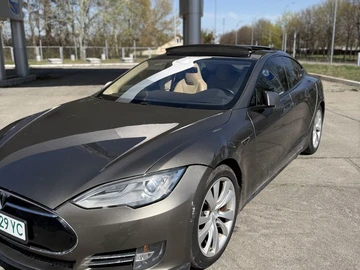 Авто Tesla Model S 2015 № 8703848