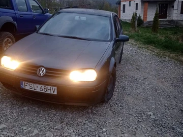 Авто Volkswagen Golf 2000 № 8704527