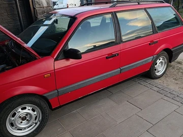 Авто Volkswagen Passat Sedan 1990 № 8704903