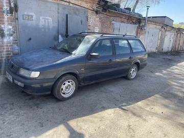 Авто Volkswagen Passat Variant 1995 № 8705136