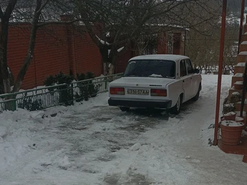 Авто ВАЗ 2107 1990 № 8706357