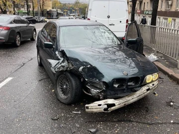 Авто BMW 5 Серия 1999 № 8707197