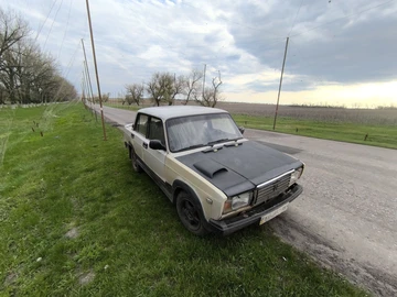Авто ВАЗ 2107 1986 № 8708016