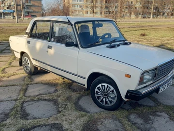 Авто ВАЗ 2107 1993 № 8708019
