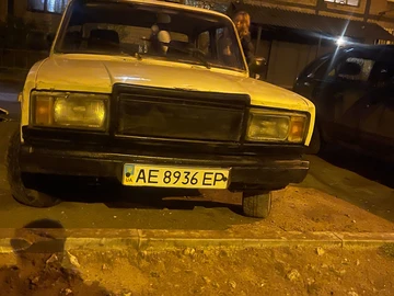 Авто ВАЗ 2107 1988 № 8708485