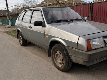 Авто ВАЗ 2109 1989 № 8708765