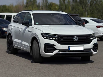 Авто Volkswagen Touareg 2018 № 8709334