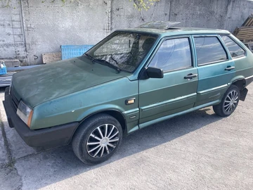 Авто ВАЗ 2109 1992 № 8709376