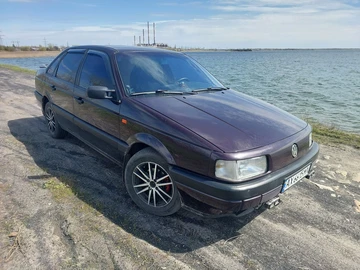 Авто Volkswagen Passat Sedan 1992 № 8710227