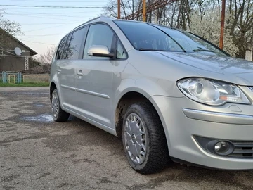 Авто Volkswagen Touran 2008 № 8710263