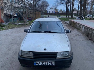 Авто Opel Vectra 1989 № 8710367