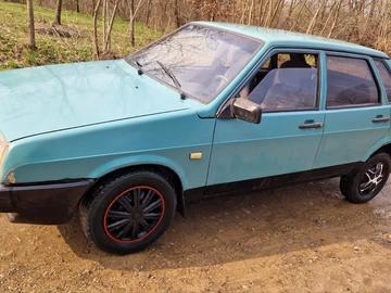 Авто ВАЗ 21099 1993 № 8710721