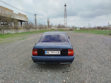Авто Opel Vectra 1990 № 8711105