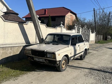 Авто ВАЗ 2107 1990 № 8711166