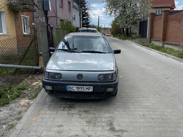Авто Volkswagen Passat Sedan 1989 № 8712111