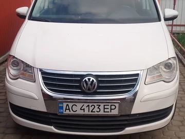 Авто Volkswagen Touran 2010 № 8712299
