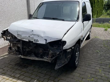 Авто Peugeot Partner 1998 № 8713261