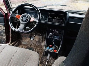 Авто ВАЗ 2107 2002 № 8713421