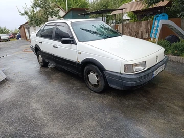 Авто Volkswagen Passat Sedan 1992 № 8713488