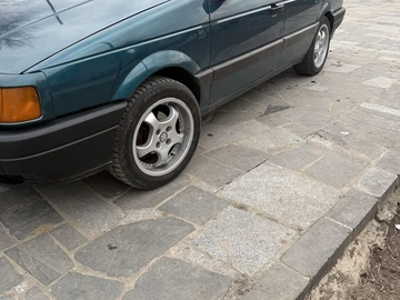 Авто Volkswagen Passat Sedan 1990 № 8714340