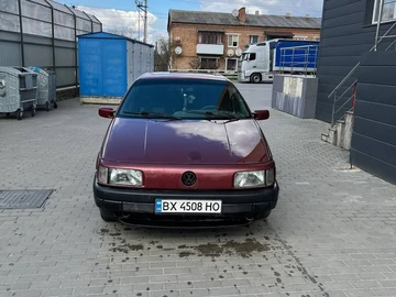 Авто Volkswagen Passat Sedan 1990 № 8714940