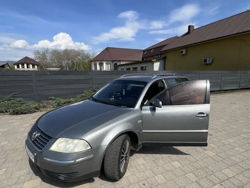 Авто Volkswagen Passat Variant 2003 № 8715395
