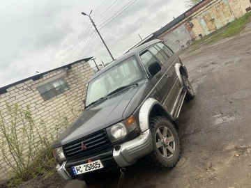 Авто Mitsubishi Pajero 1996 № 8715529