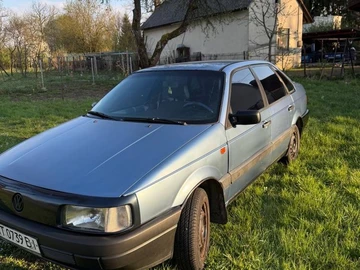 Авто Volkswagen Passat Sedan 1992 № 8716439