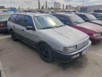 Авто Volkswagen Passat Variant 1993 № 8716610