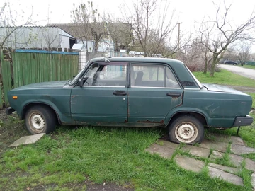Авто ВАЗ 2107 1989 № 8717150