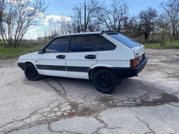 Авто ВАЗ 2109 1992 № 8717528