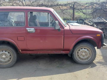 Авто ВАЗ 2121 1998 № 8718225