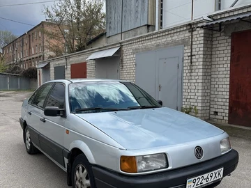 Авто Volkswagen Passat Sedan 1989 № 8718522