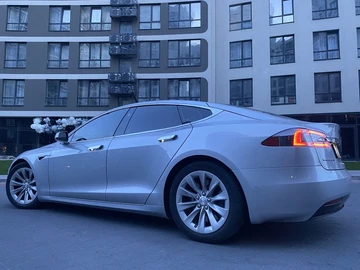 Авто Tesla Model S 2016 № 8719114