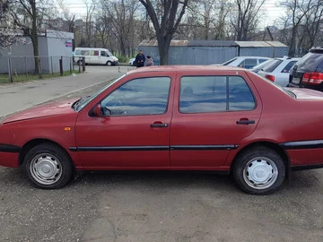 Авто Volkswagen Vento 1993 № 8719759