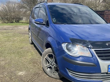 Авто Volkswagen Touran 2010 № 8722148