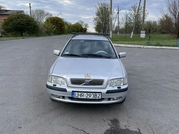 Авто Volvo V40 Kombi 2001 № 8722784