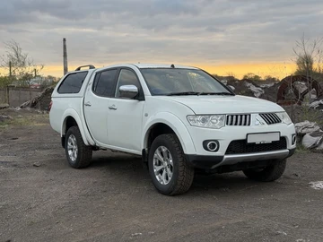 Авто Mitsubishi L 200 2013 № 8722800