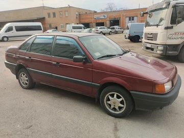 Авто Volkswagen Passat Sedan 1988 № 8723783