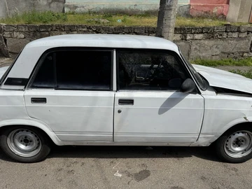 Авто ВАЗ 2107 1989 № 8724774