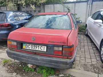 Авто Volkswagen Passat Sedan 1989 № 8727175